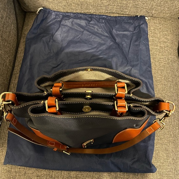 Dooney and Burke shoulder bag - Picture 4 of 6